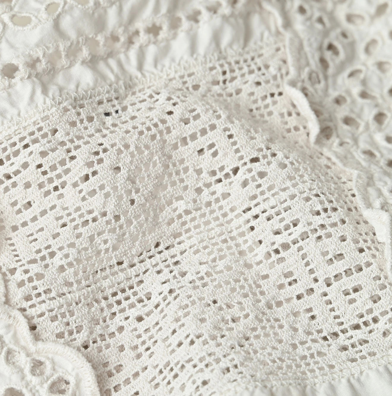 Batiste Cutwork Sleeveless Top Antique Detail