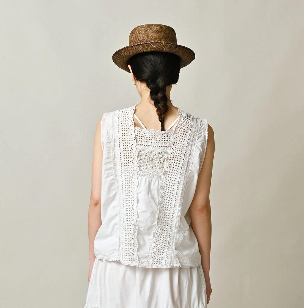 Batiste Cutwork Sleeveless Top Antique Female Model