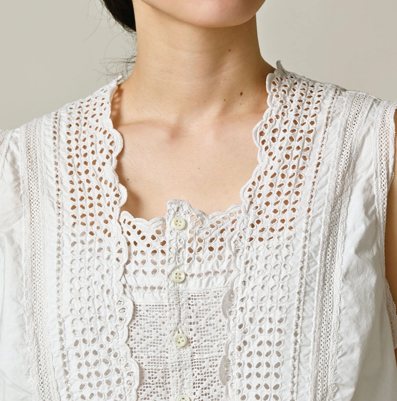 Batiste Cutwork Sleeveless Top Antique Detail