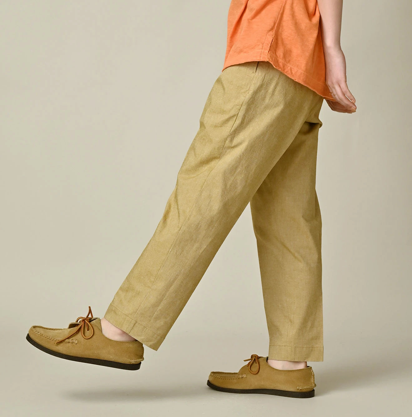Cotton Linen OX Stretch Sabrina Slacks Female Model