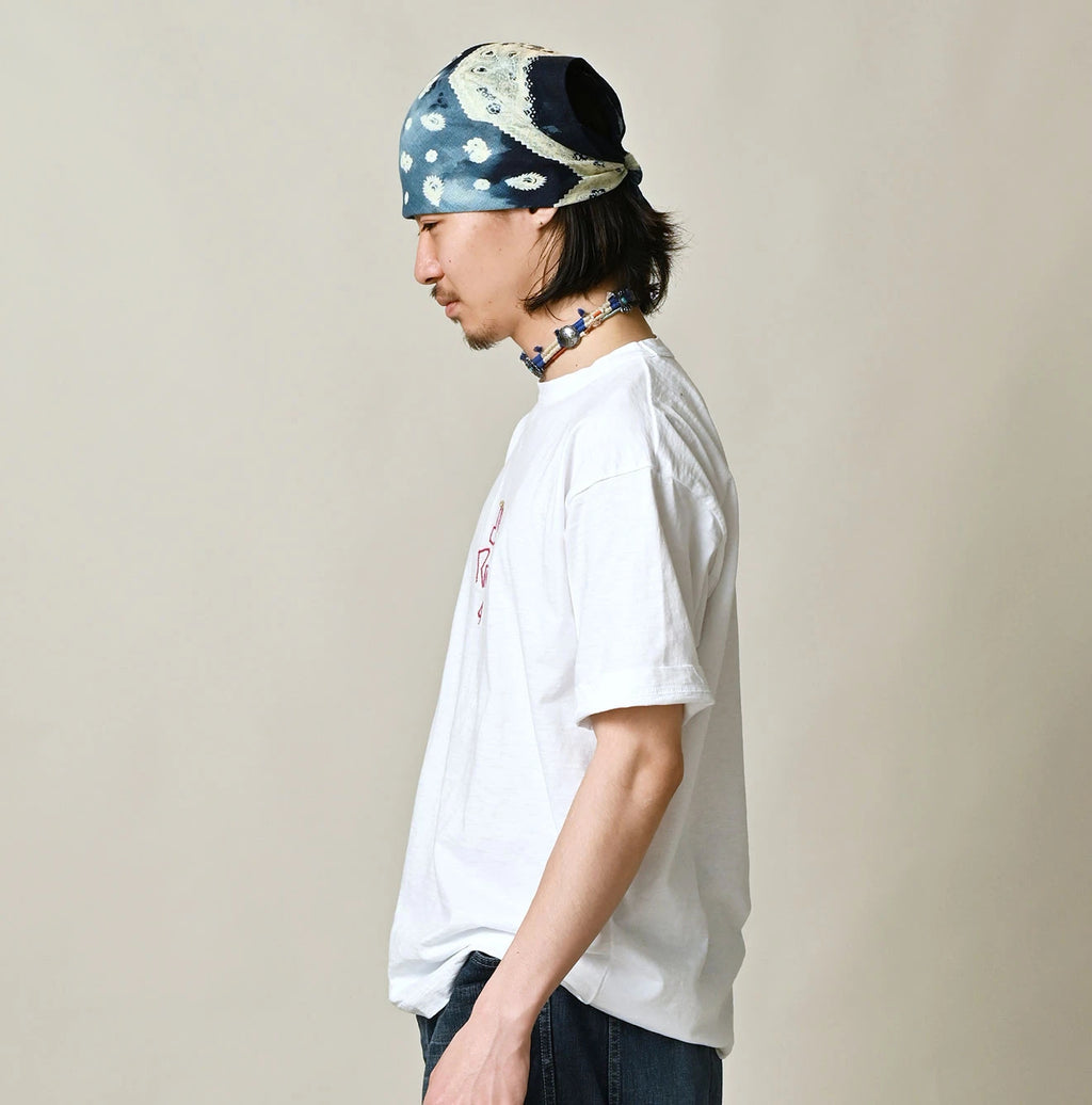 Nasuppie Embroidered 908 T-shirt Male Model
