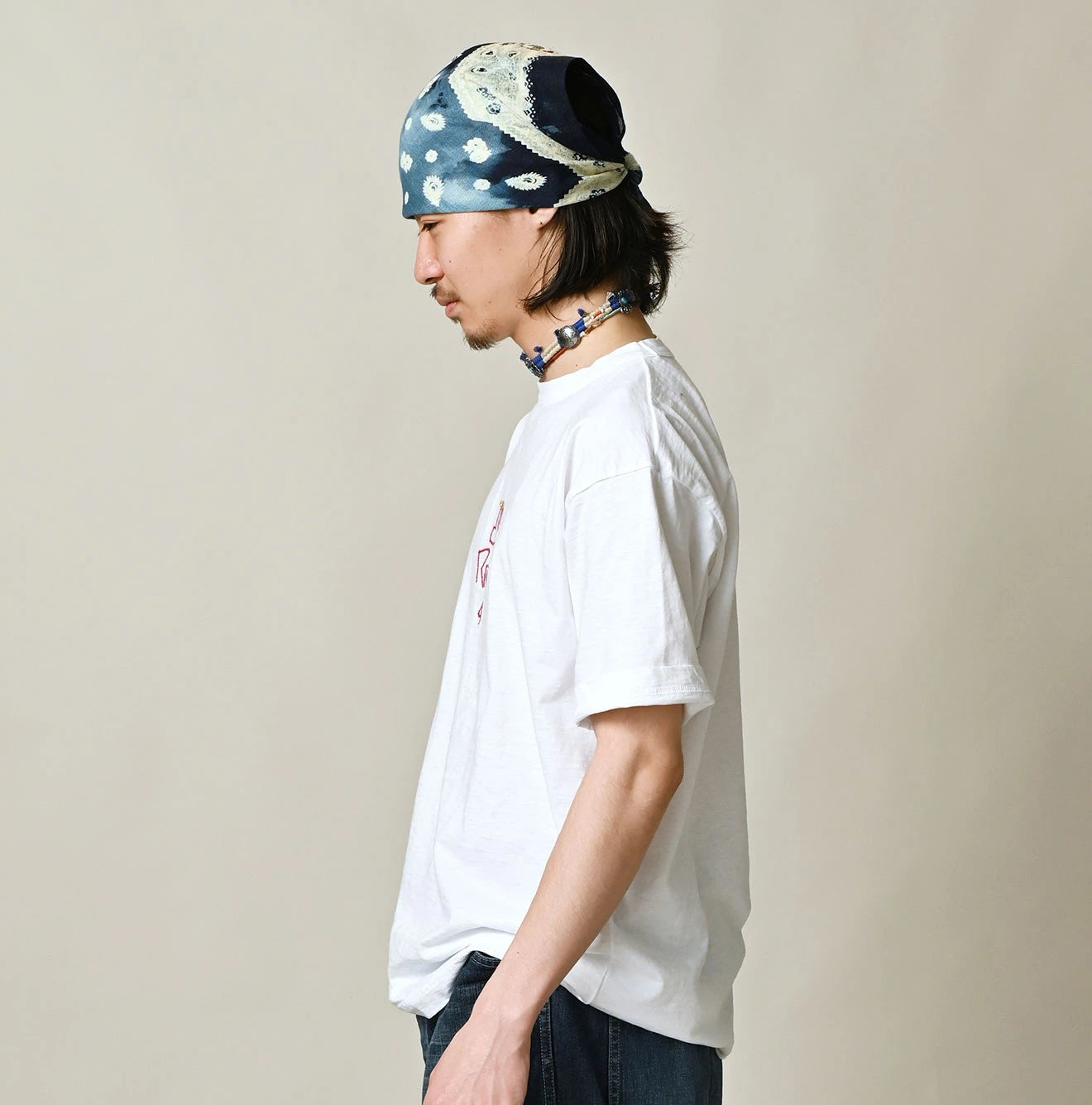 Nasuppie Embroidered 908 T-shirt Male Model