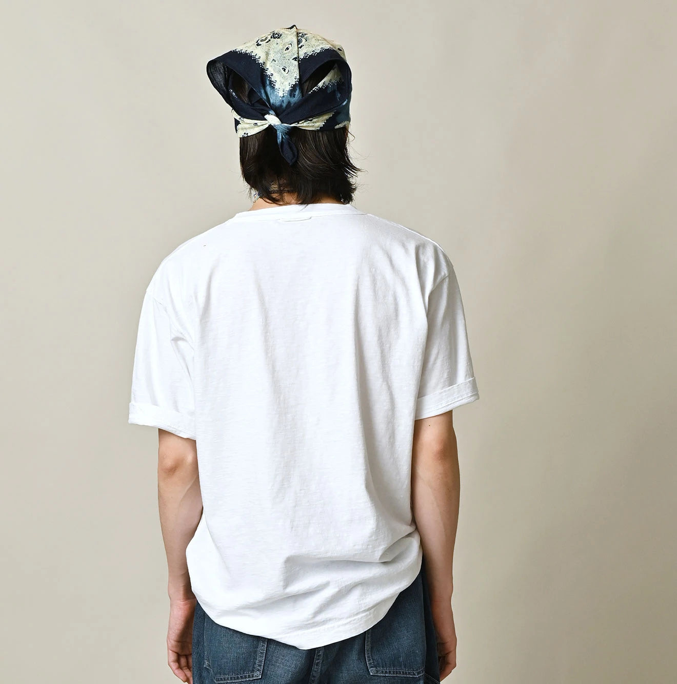 Nasuppie Embroidered 908 T-shirt Male Model