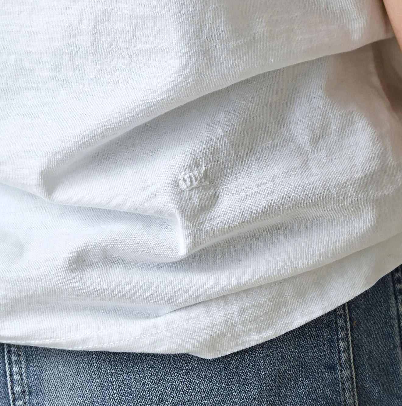 Nasuppie Embroidered 908 T-shirt Detail