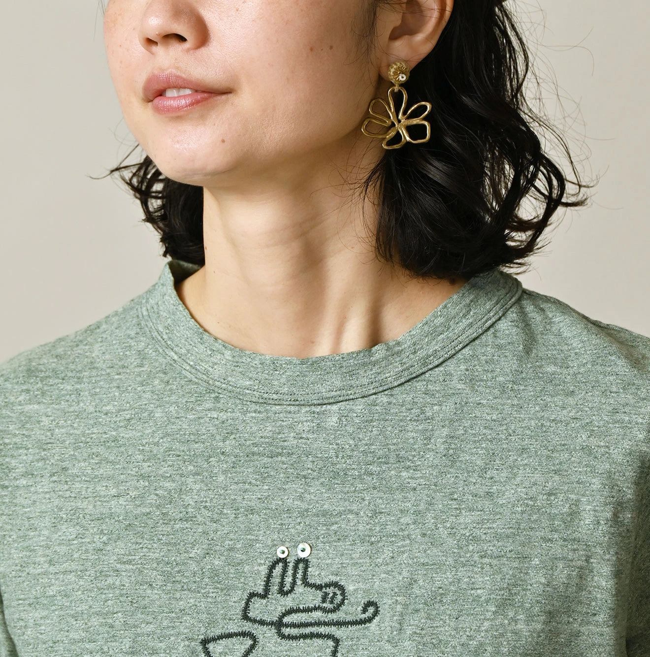 Top Nasuppie Embroidered 908 T-shirt Detail