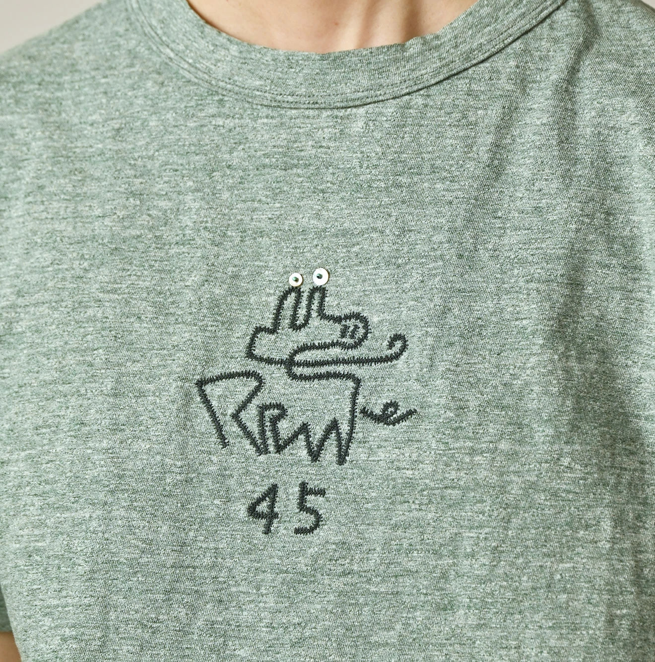 Top Nasuppie Embroidered 908 T-shirt Detail