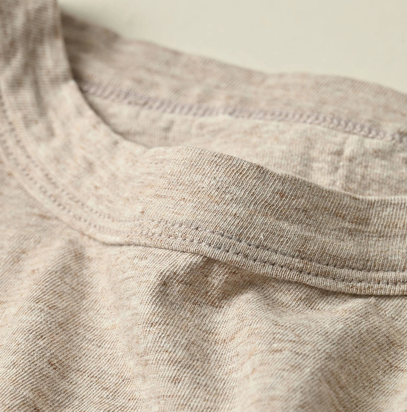Top Nasuppie Embroidered 908 T-shirt Detail