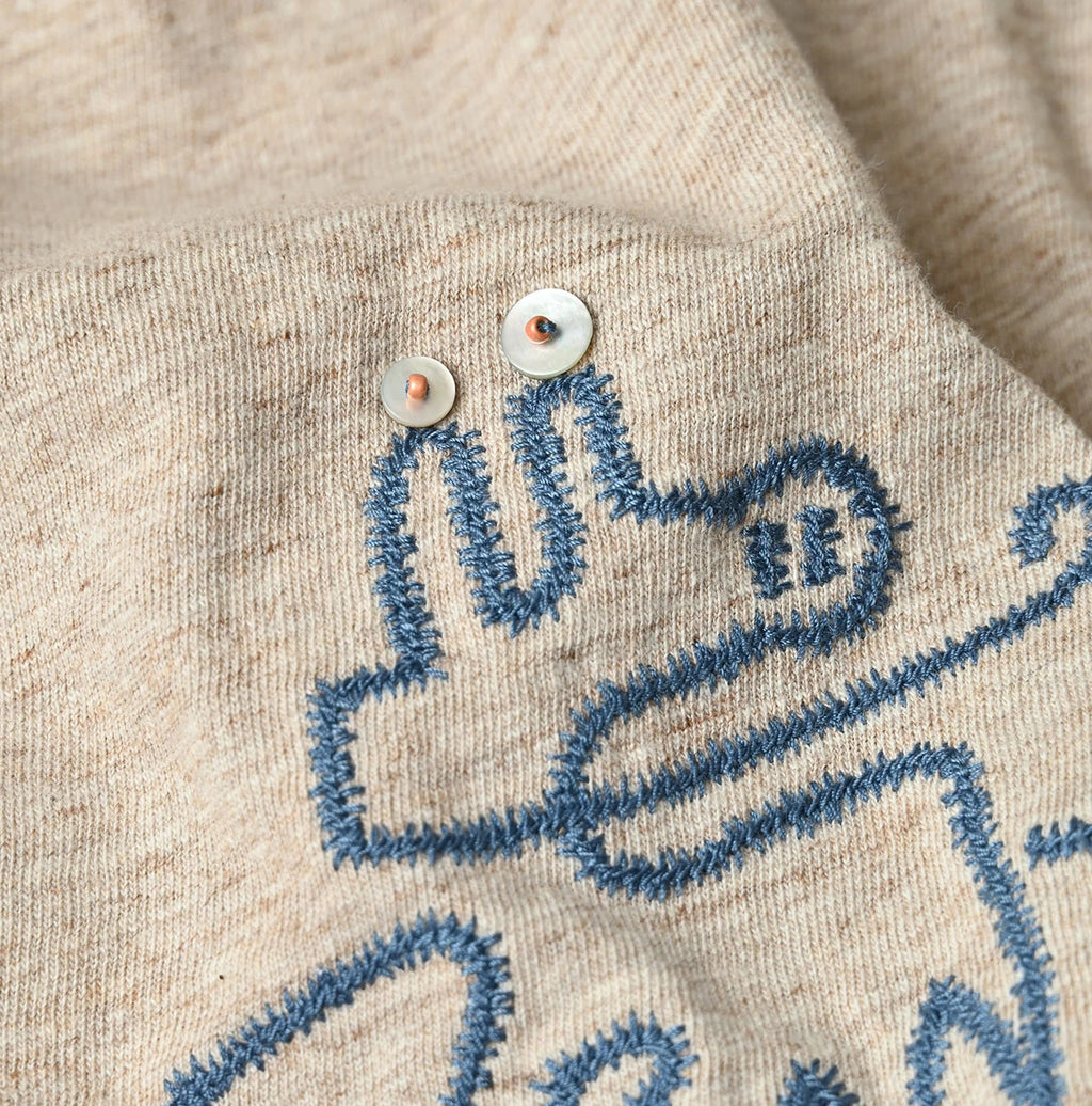 Top Nasuppie Embroidered 908 T-shirt Detail