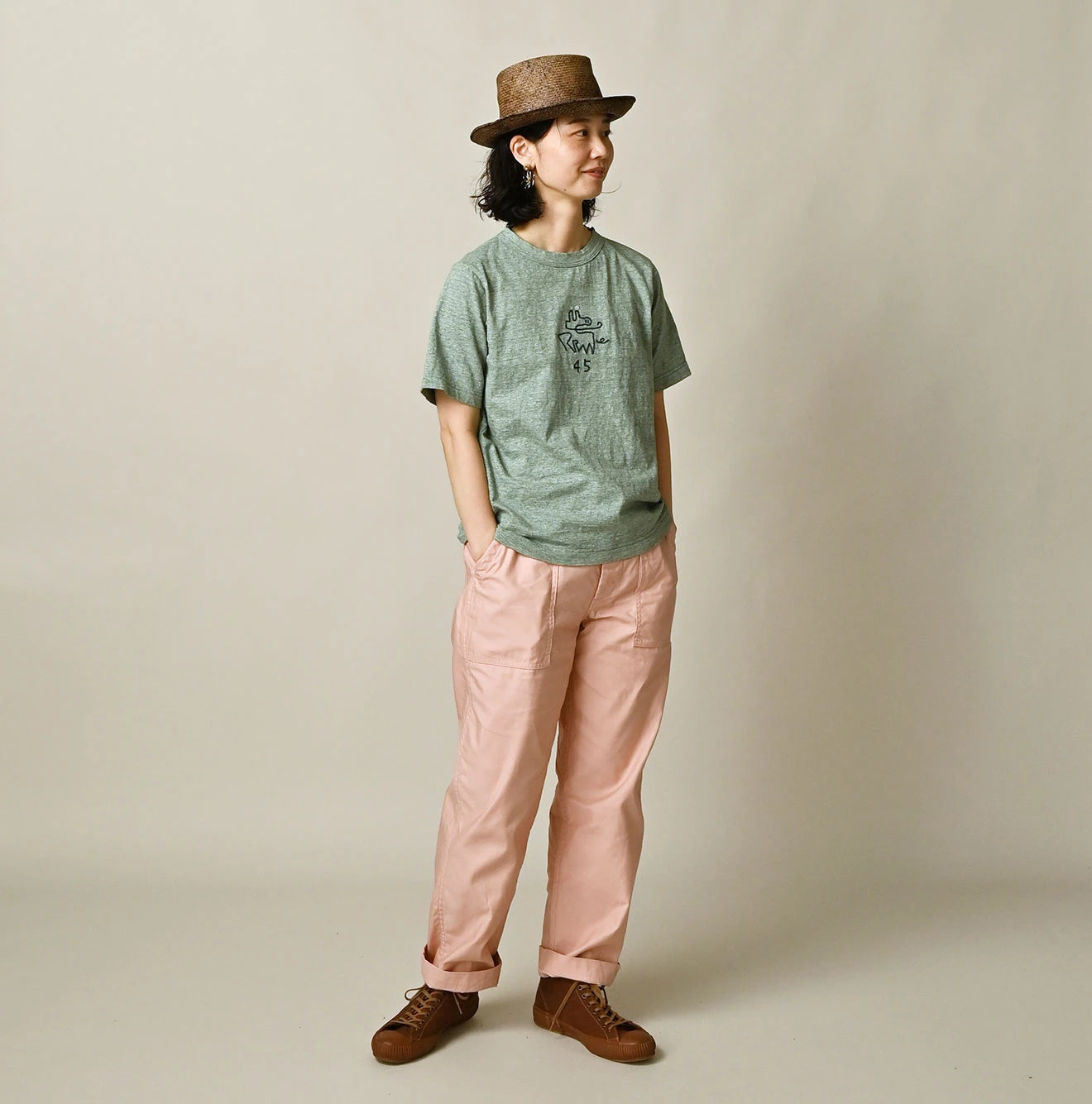 Top Nasuppie Embroidered 908 T-shirt Female Model