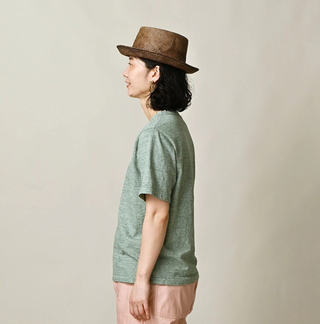 Top Nasuppie Embroidered 908 T-shirt Female Model