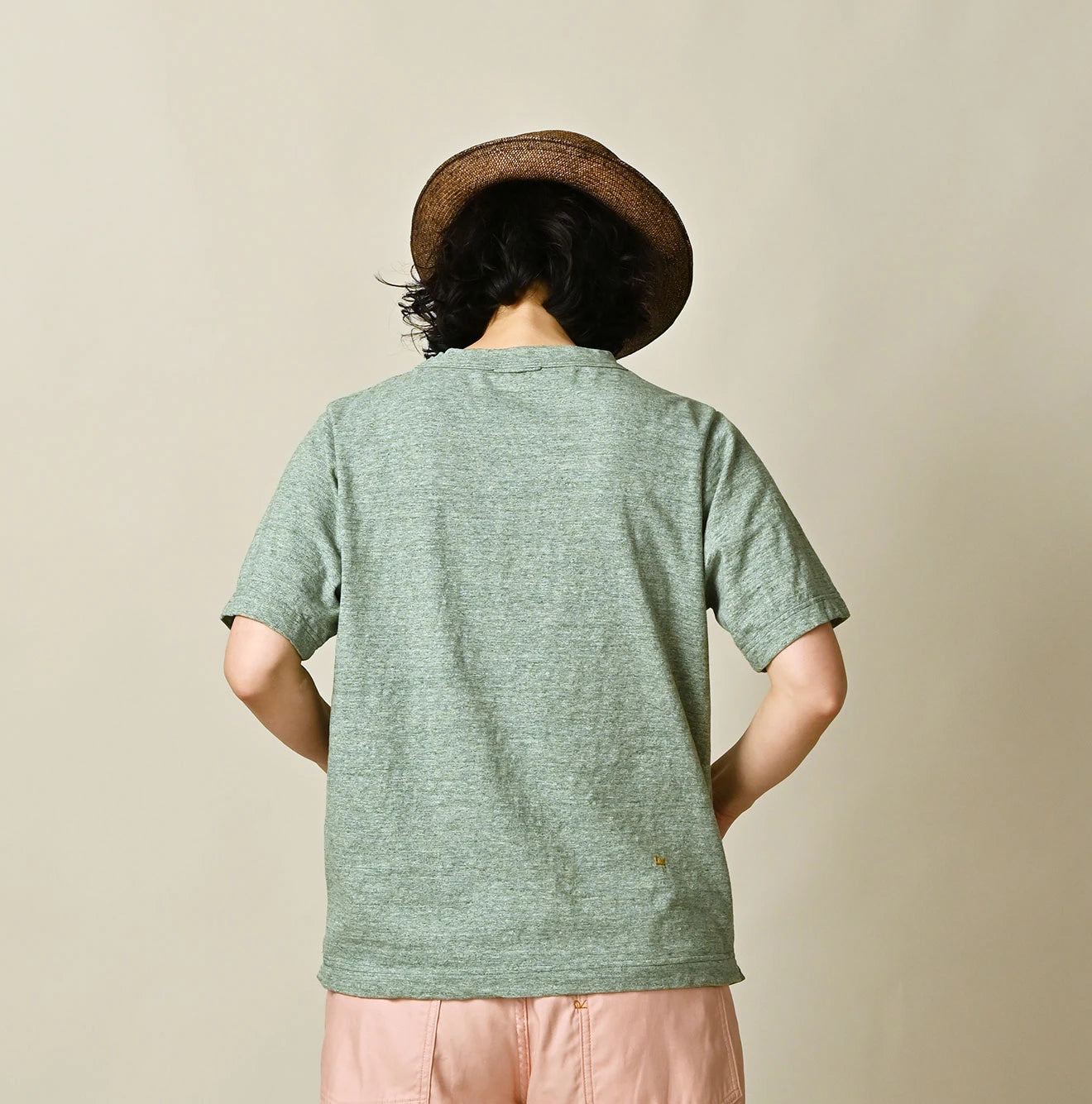 Top Nasuppie Embroidered 908 T-shirt Female Model