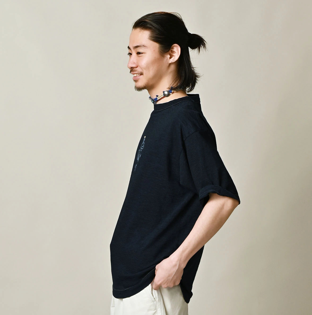 Indigo Nasuppie Embroidered 908 T-shirt Male Model