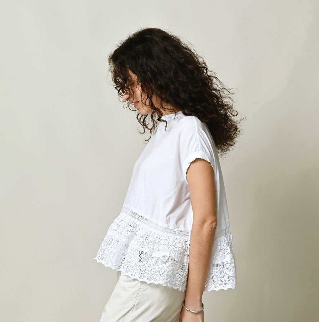 Tenjiku x Lace M Camisole Female Model