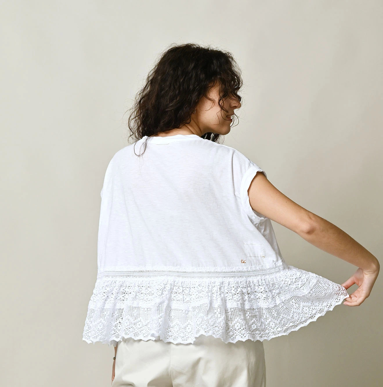 Tenjiku x Lace M Camisole Female Model