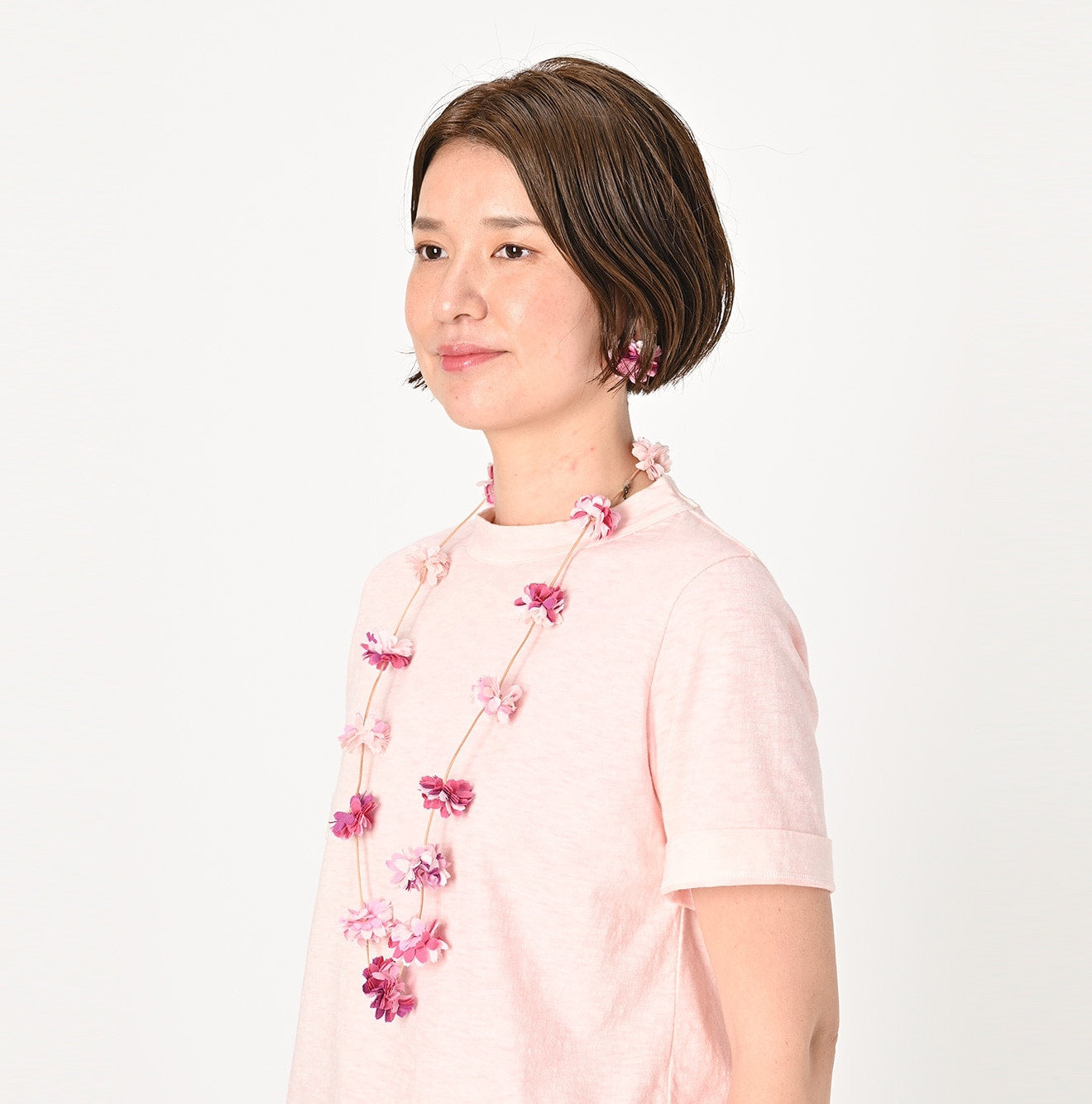 Indian Khadi Sprinkle Flower Necklace Female Model
