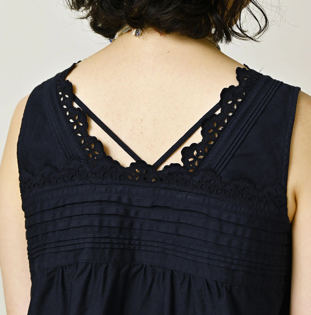 Weft Satin de Sleeveless Top