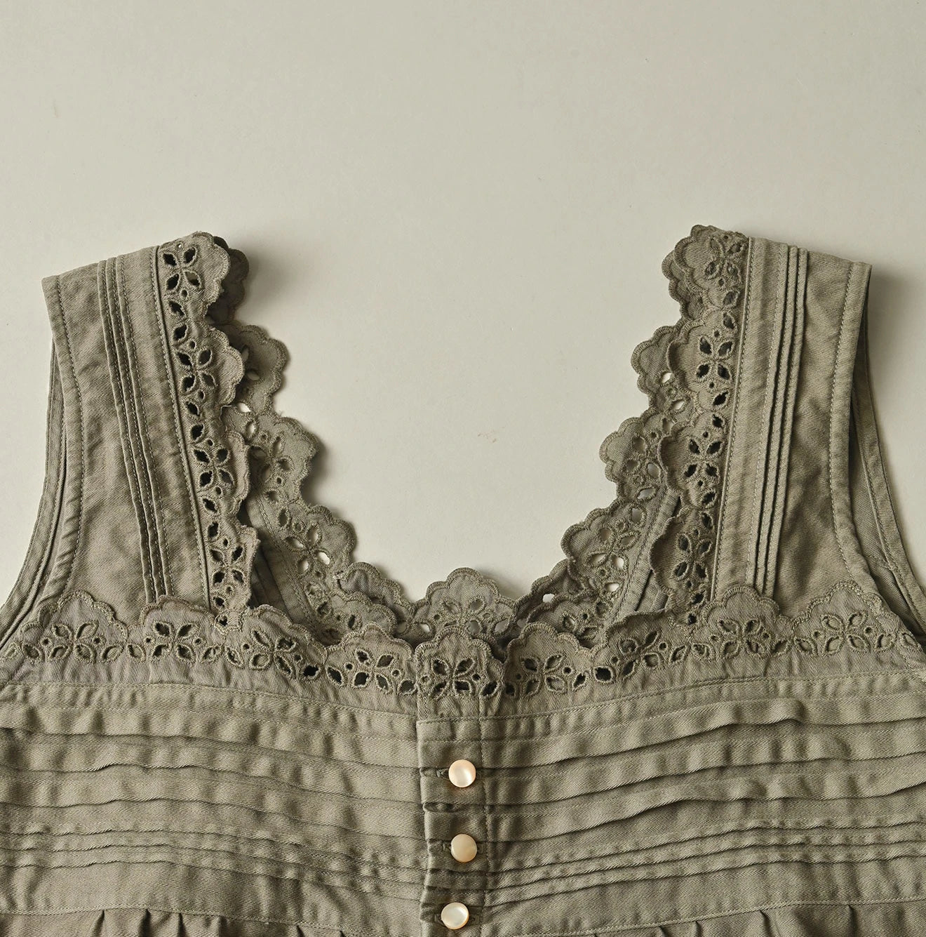 Weft Satin de Sleeveless Top