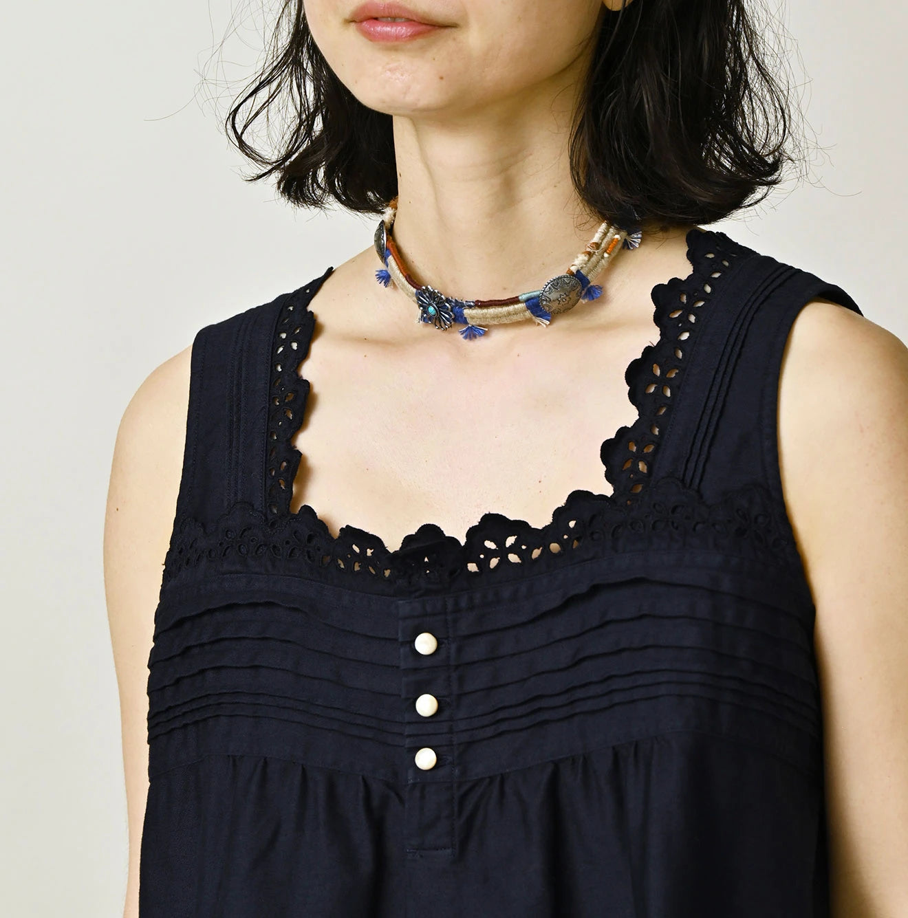 Weft Satin de Sleeveless Top
