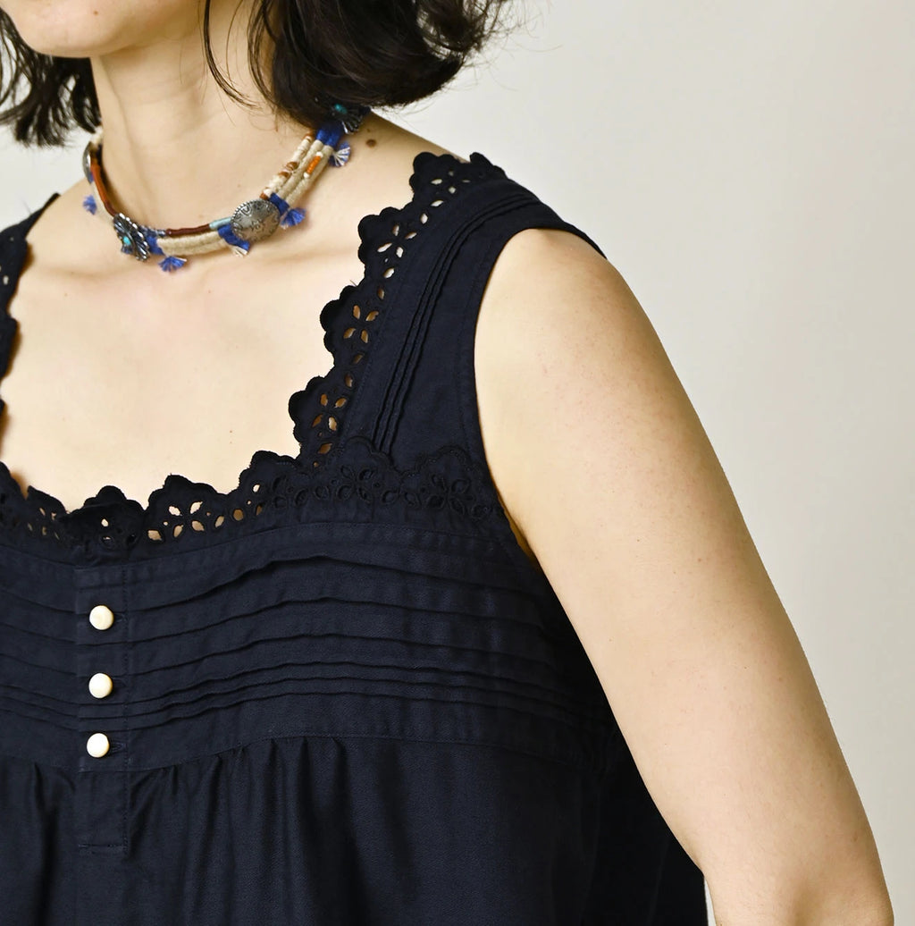 Weft Satin de Sleeveless Top