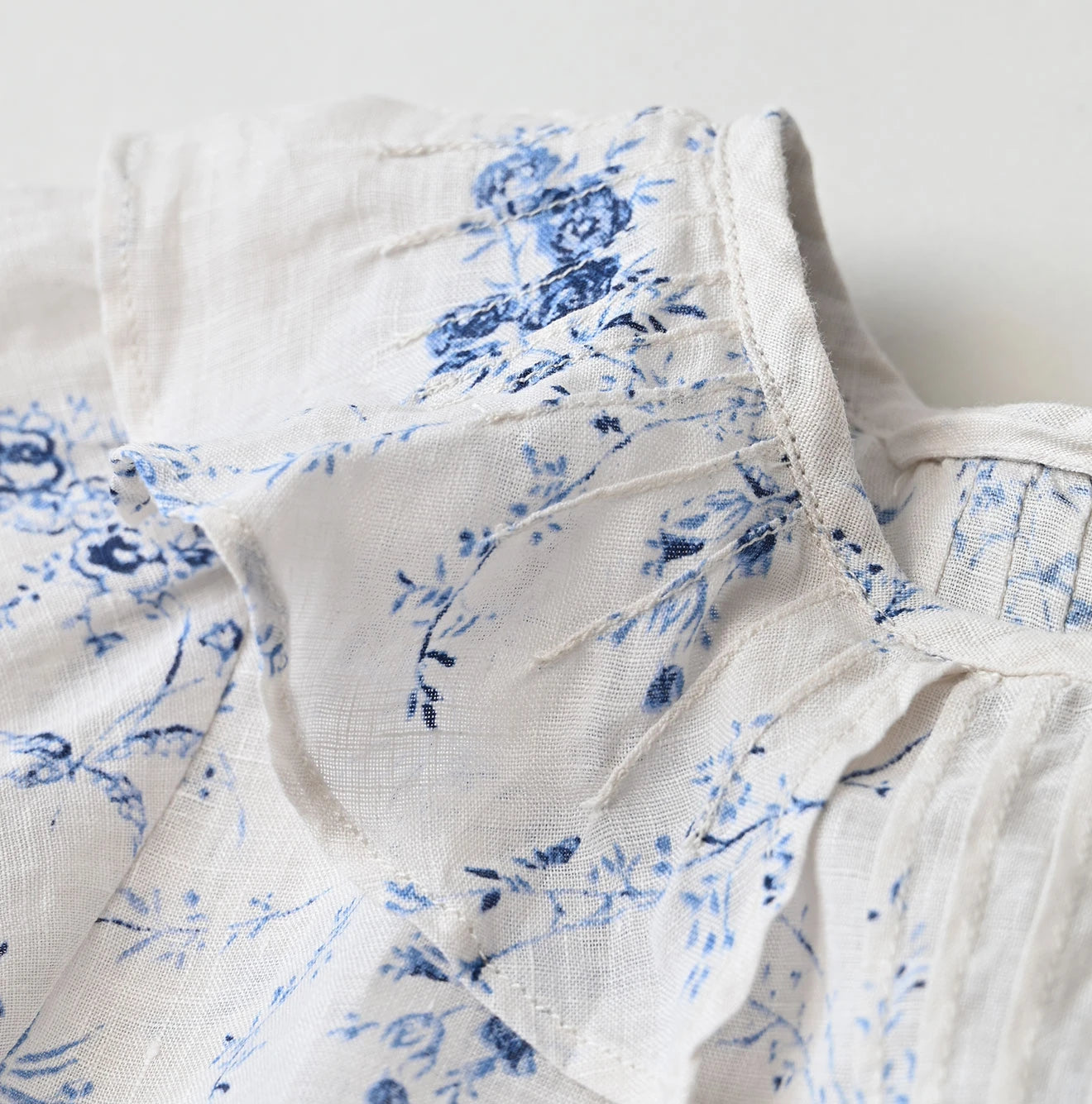 Linen Breezy Campanula Print Tuck Collar Blouse