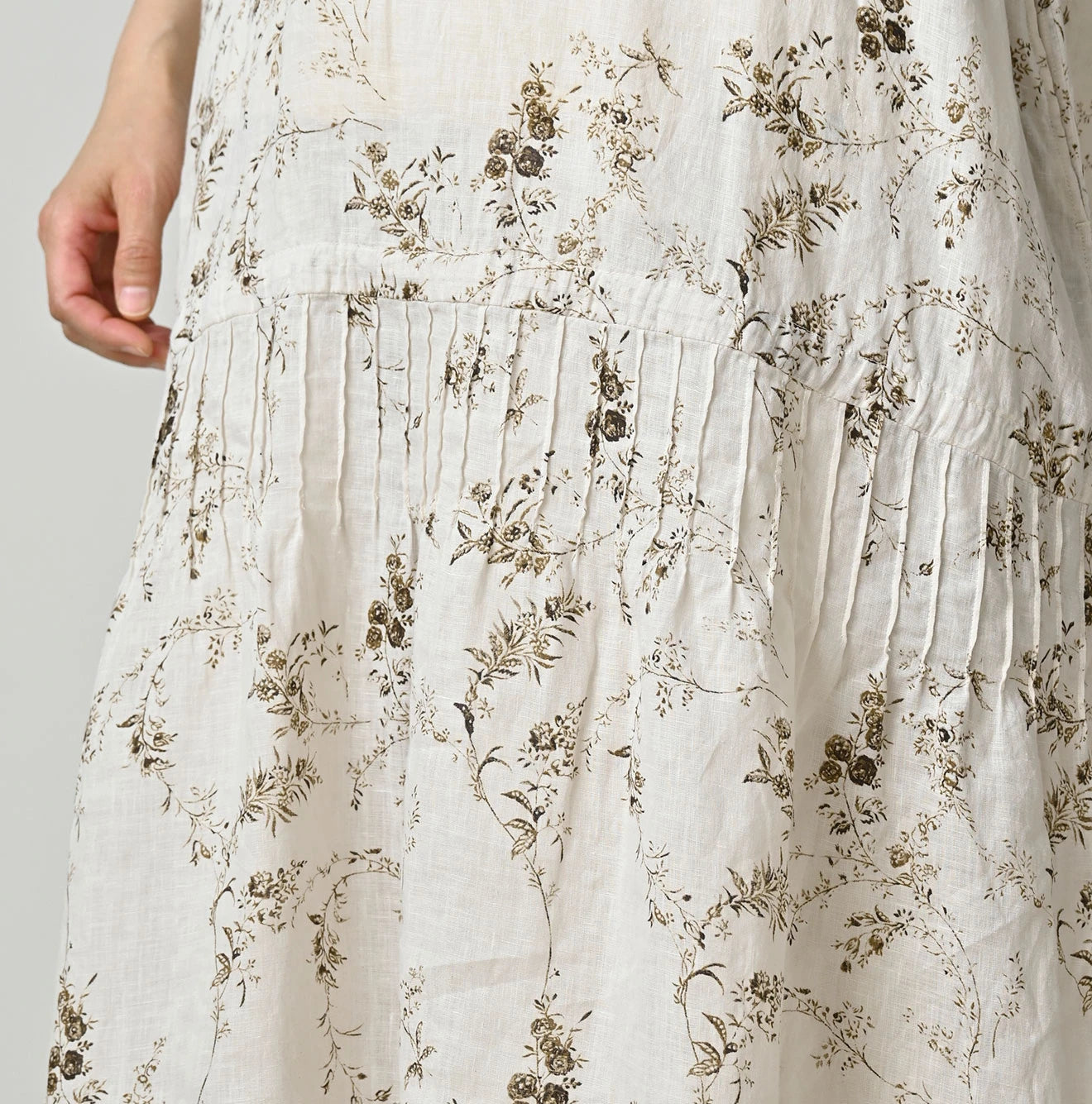Linen Breezy Campanula Print Pintuck Dress