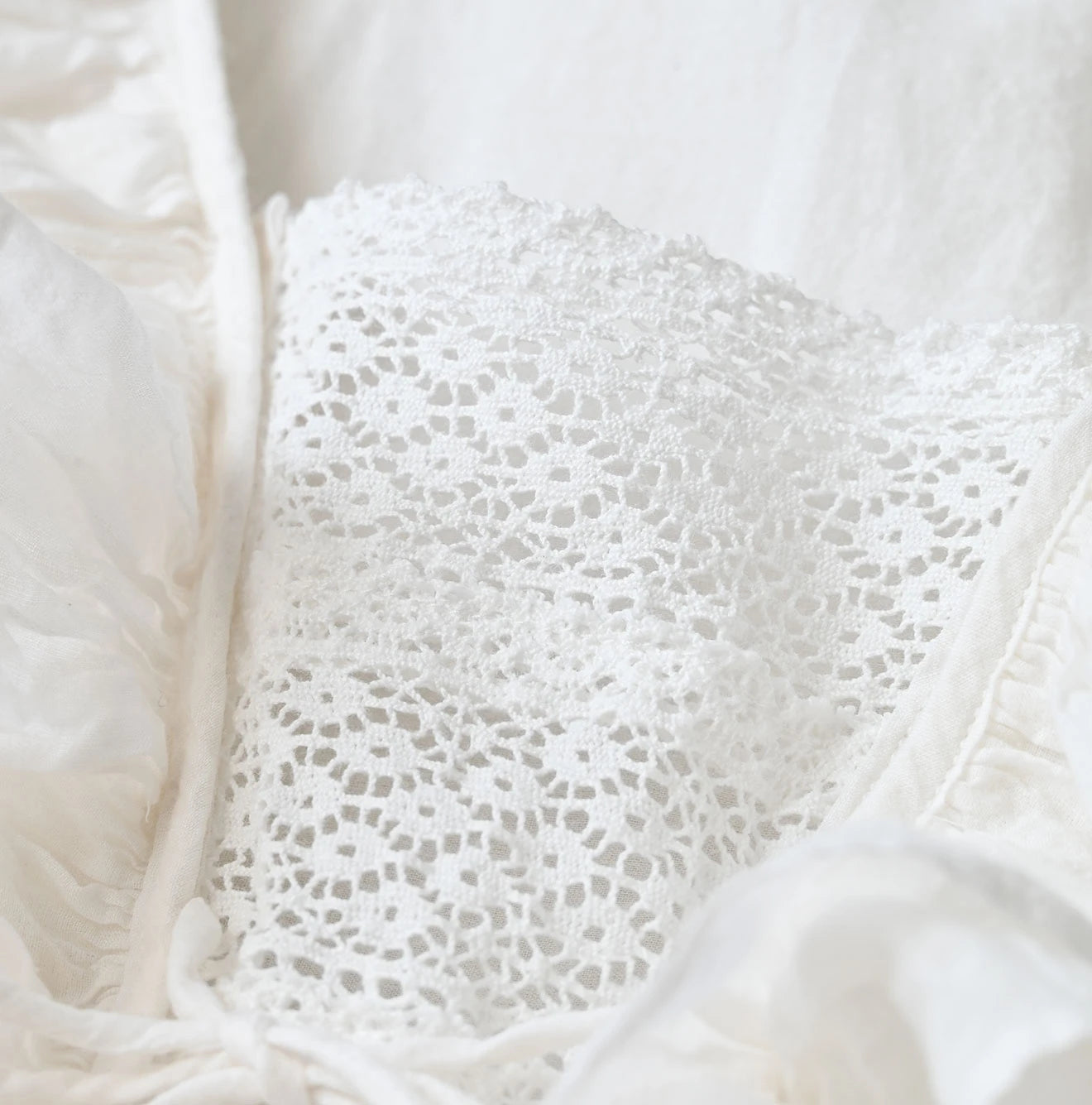 Feather Khadi Silk Frill de T-shirt