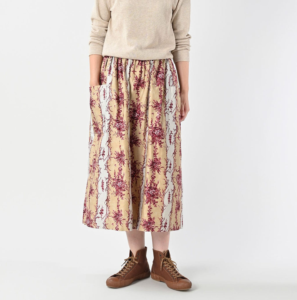 Chandelier Flower Print Puff Apron Skirt Female Model
