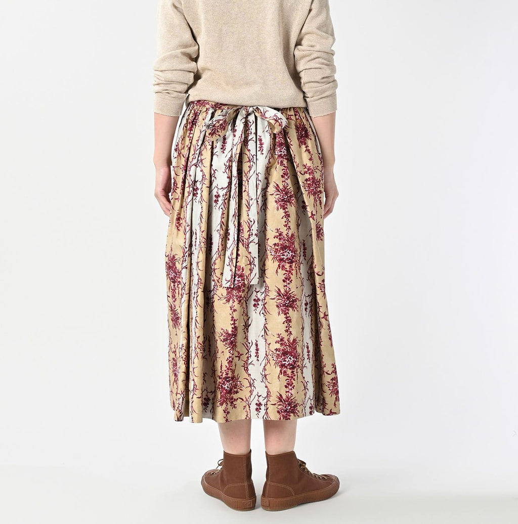Chandelier Flower Print Puff Apron Skirt Female Model
