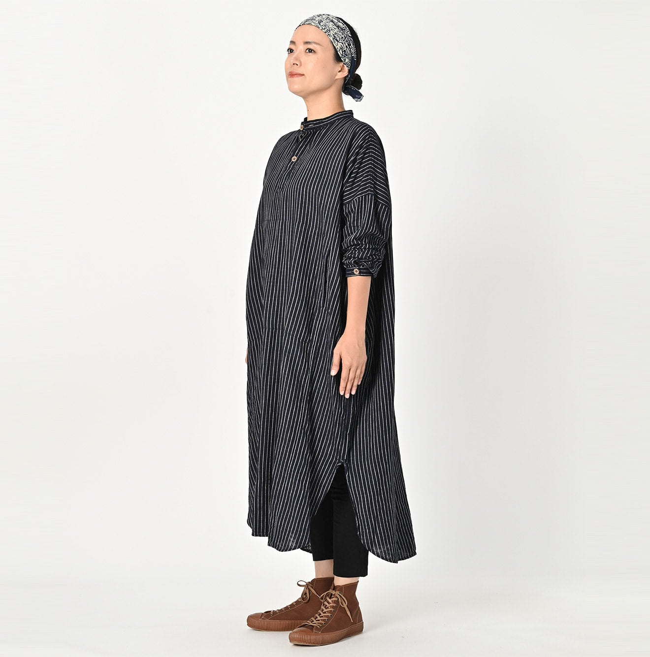 Indigo Fuwa Fuwa Double Woven Easy Dress Female Model