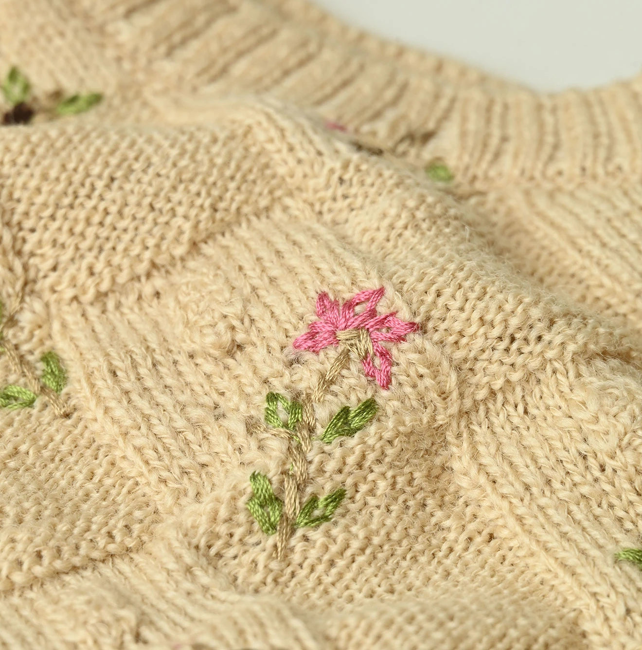 Pom-pom Flower Vest