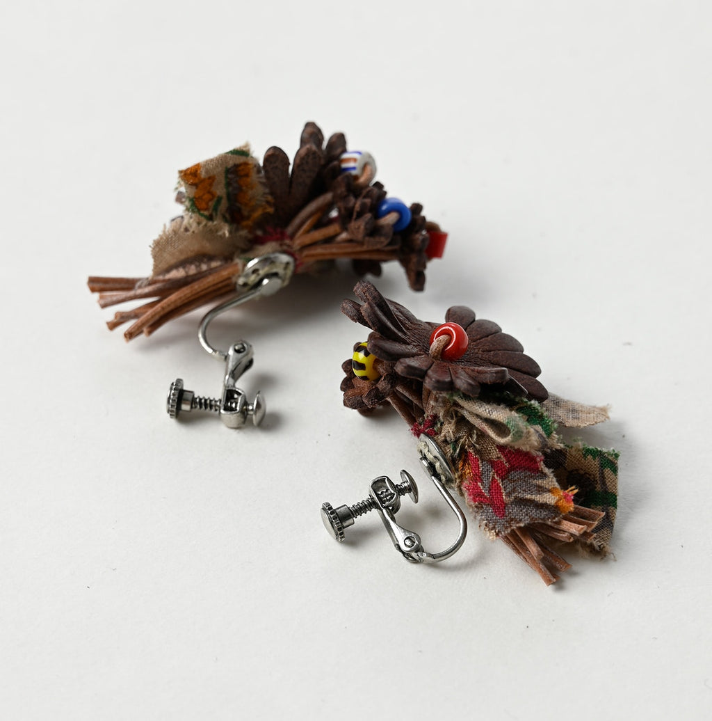 Leather x Glass Beads Bouquet Flower Earrings Detail