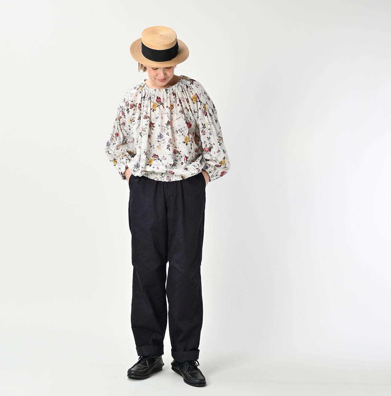 45 Gauze Antique Flower Print Shirring Blouse Female Model