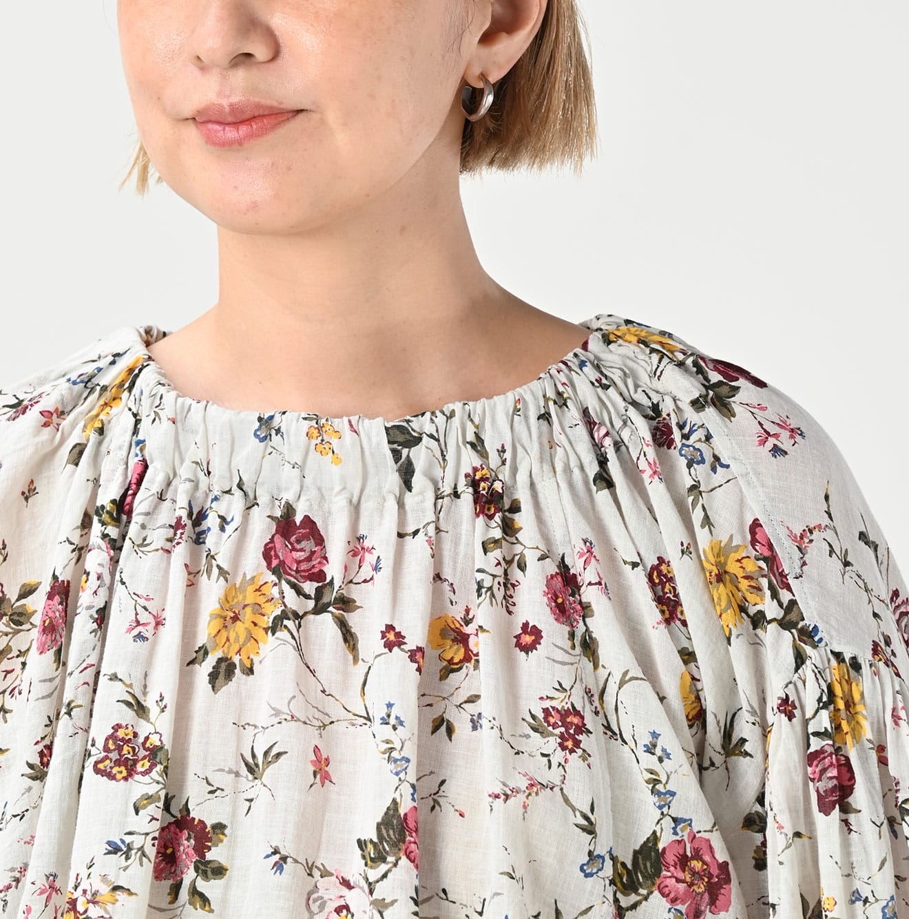45 Gauze Antique Flower Print Shirring Blouse Detail