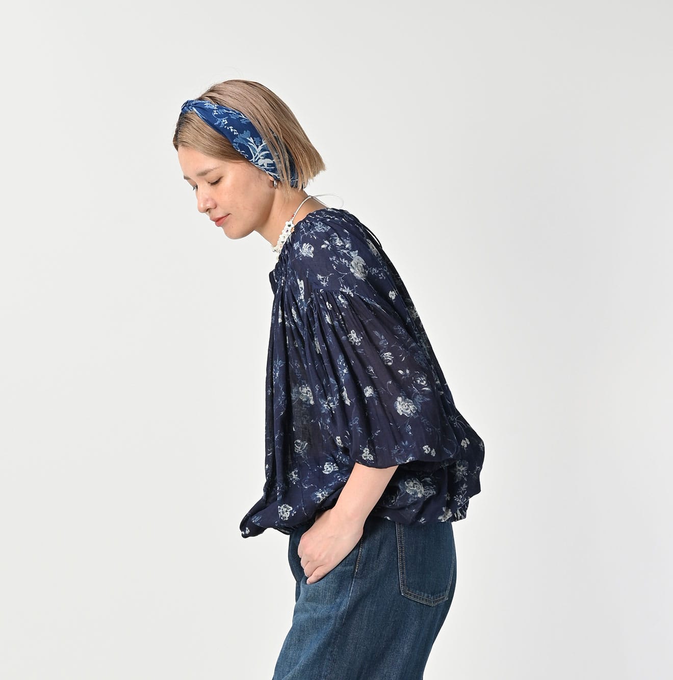 Indigo 45 Gauze Antique Flower Print Shirring Blouse Female Model