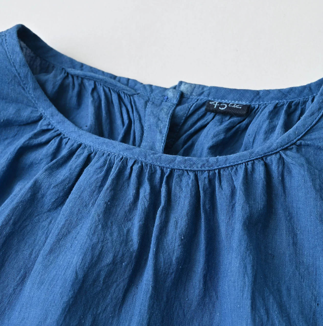 Ai Khadi x Feather Khadi Silk Peplum Frill de T-shirt