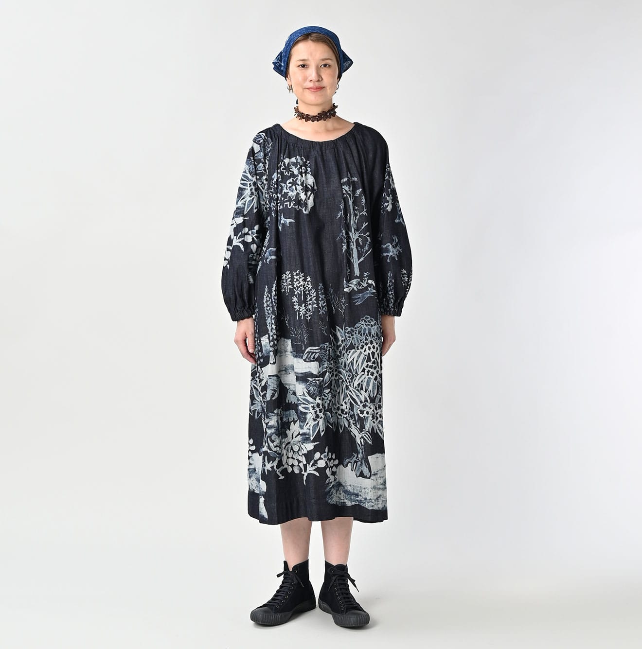 Indigo Wonderland Print Tuck Dress Female Model
