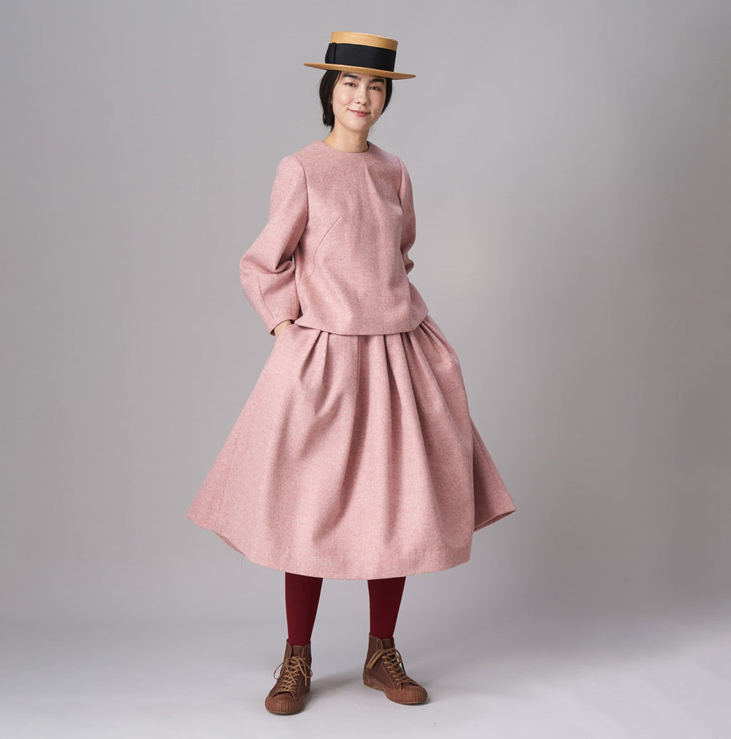 England Flannel Tuck Skirt Female Model