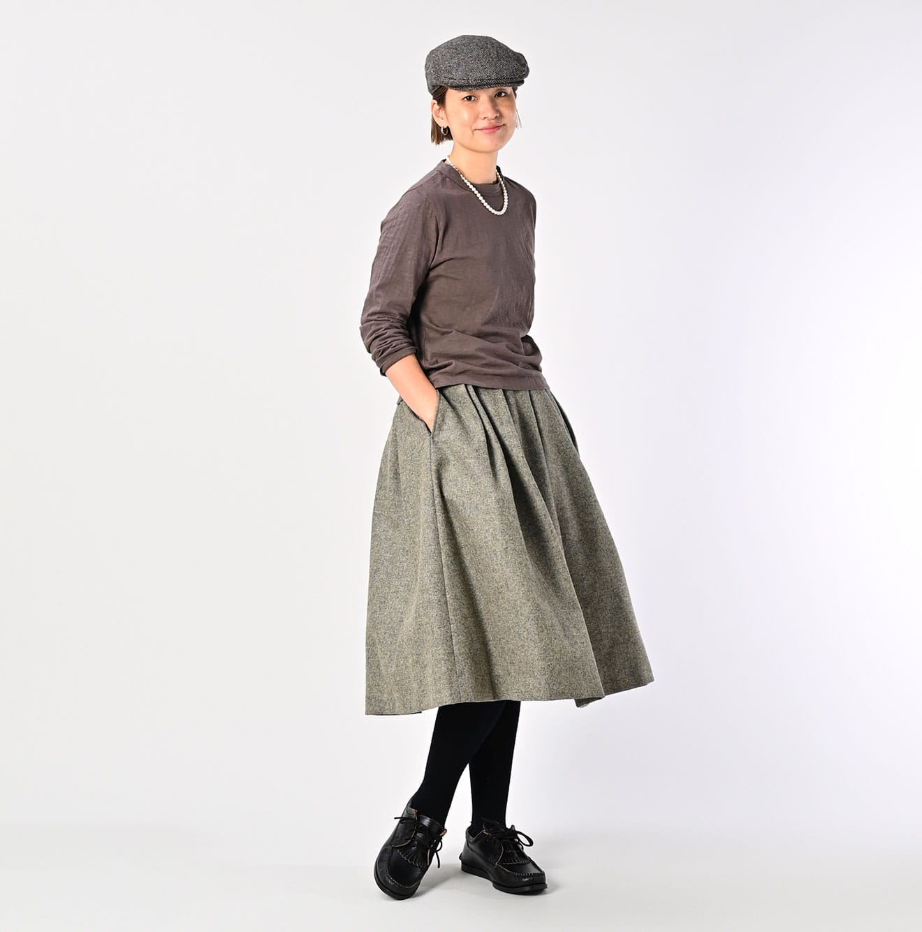England Flannel Tuck Skirt Female Model