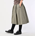 England Flannel Tuck Skirt Female Model