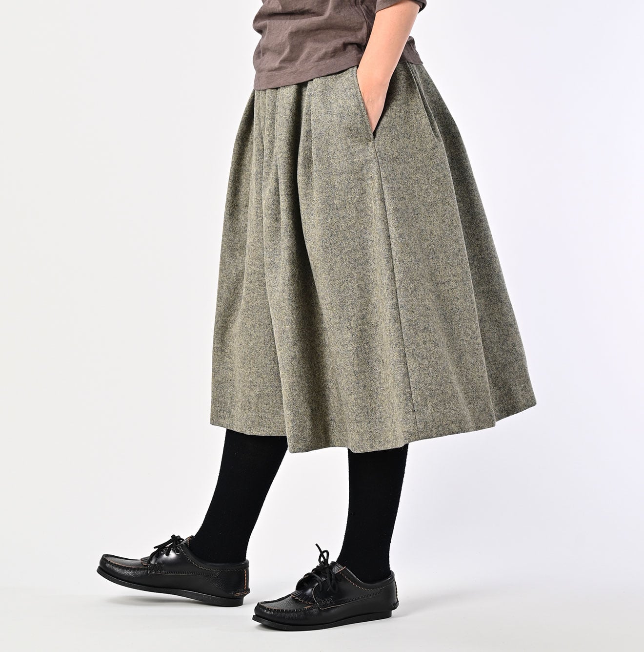 England Flannel Tuck Skirt Female Model