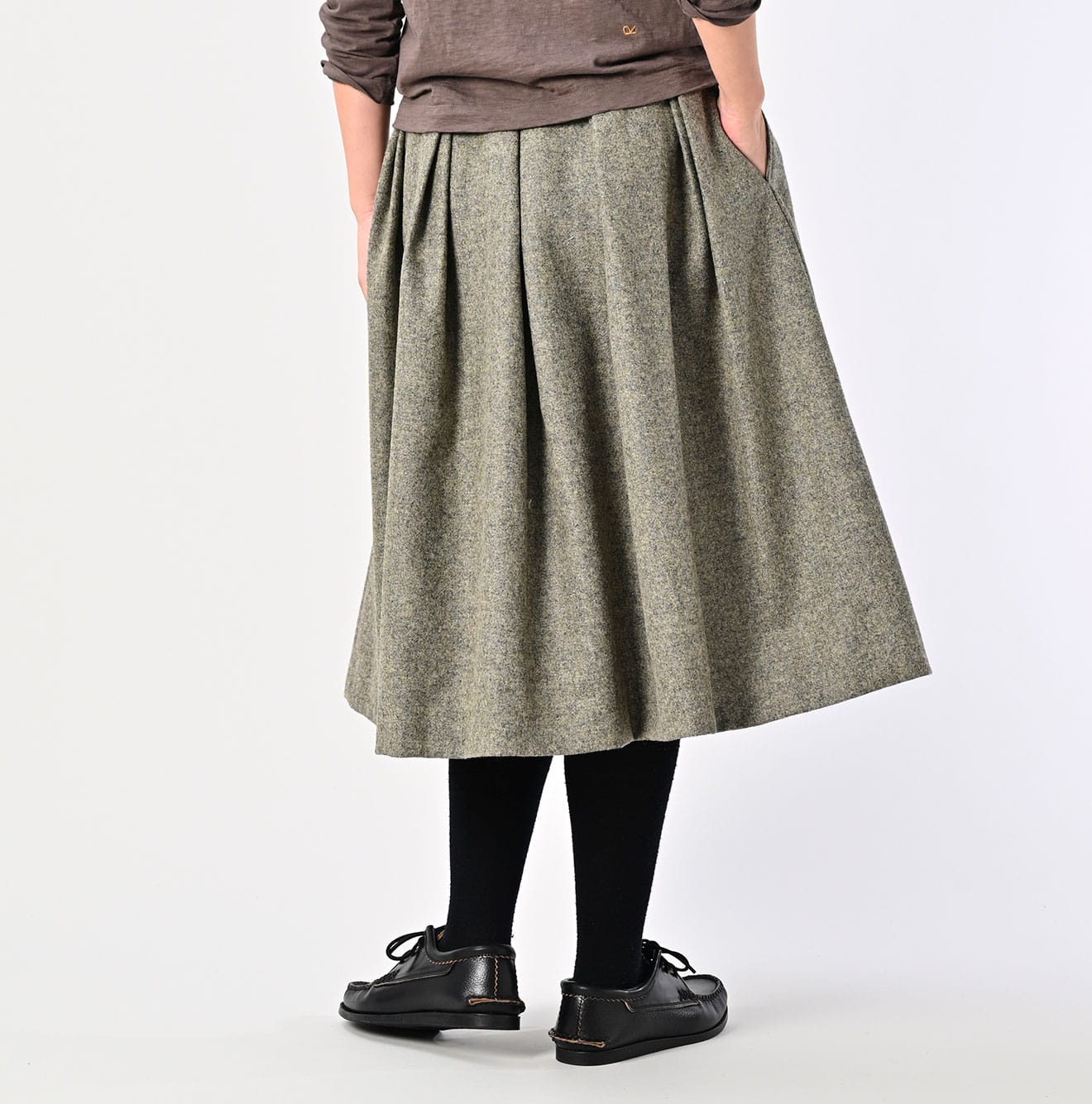 England Flannel Tuck Skirt Female Model
