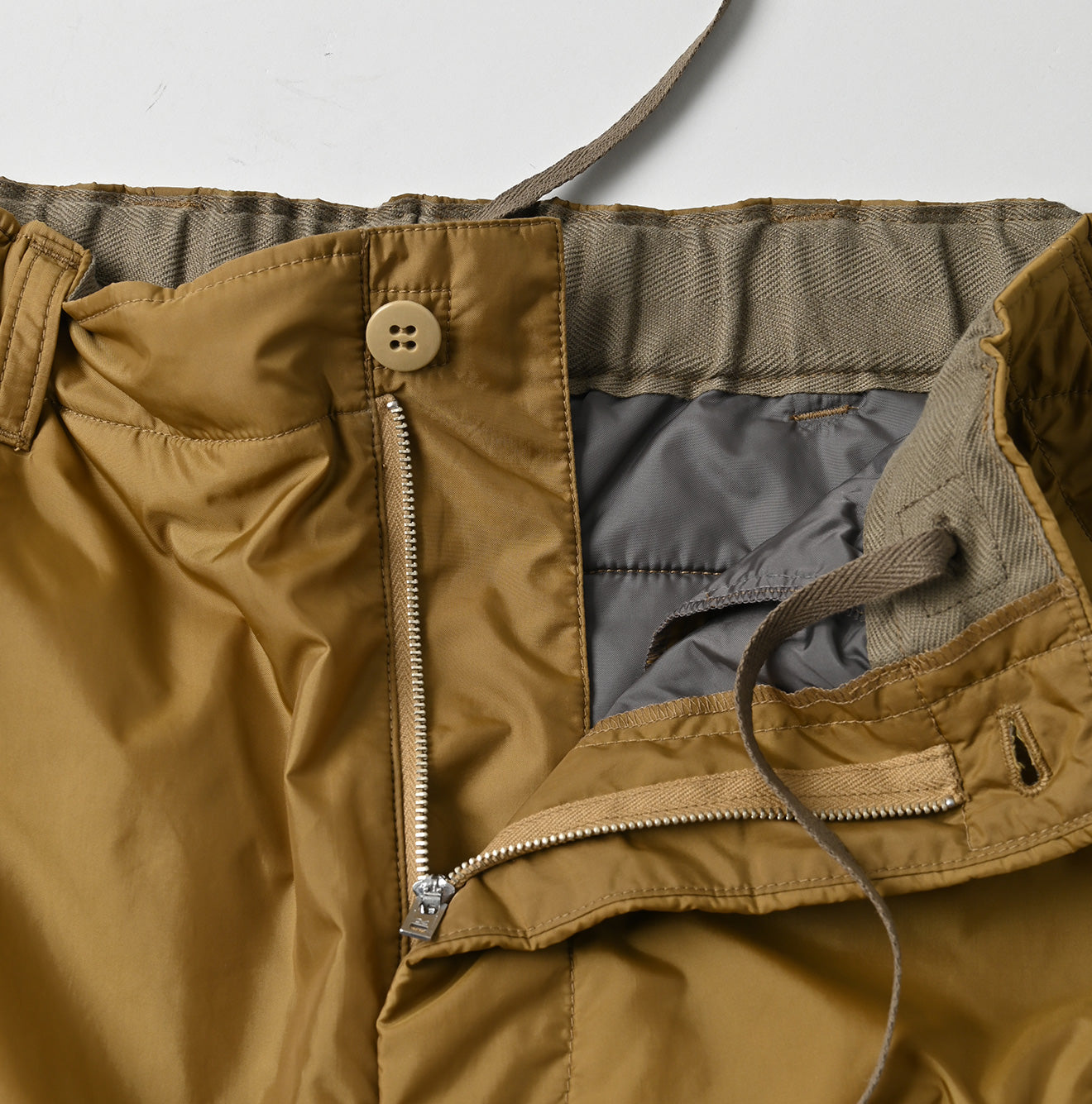 Nylon Quilting Cargo Skirt Detail