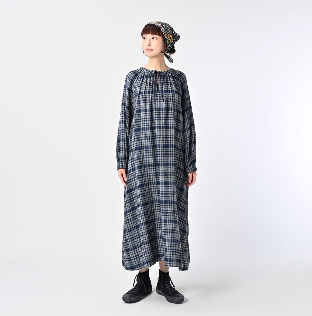 Indigo FuwaFuwa Double Woven Shirring Dress Female Model