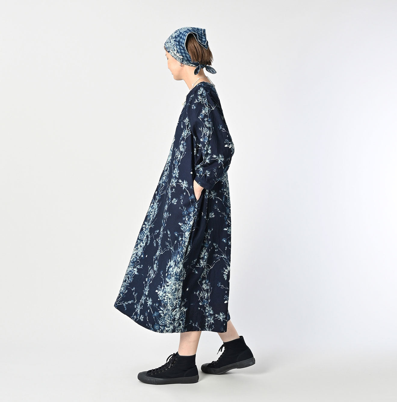Indigo Indian Khadi Bouquet Stripe Print Puff Bridge Female Model