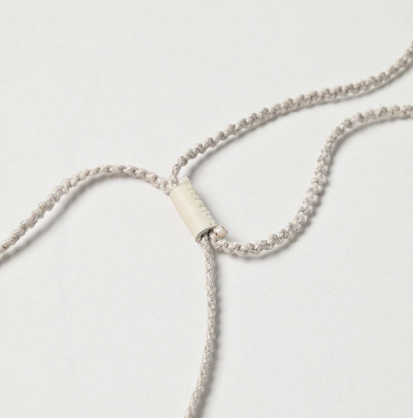 SUN Shell Flower Choker Detail