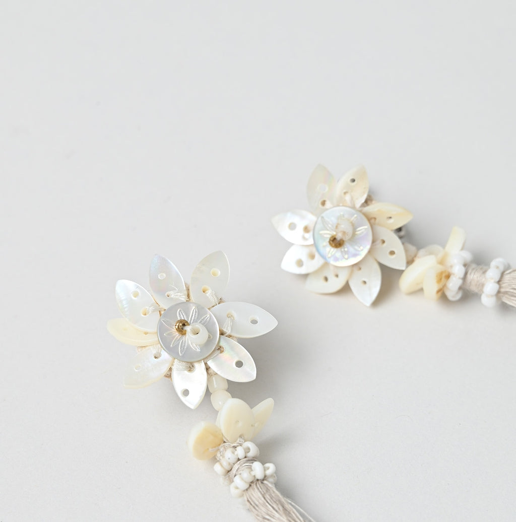 SUN Shell Flower Earrings Detail