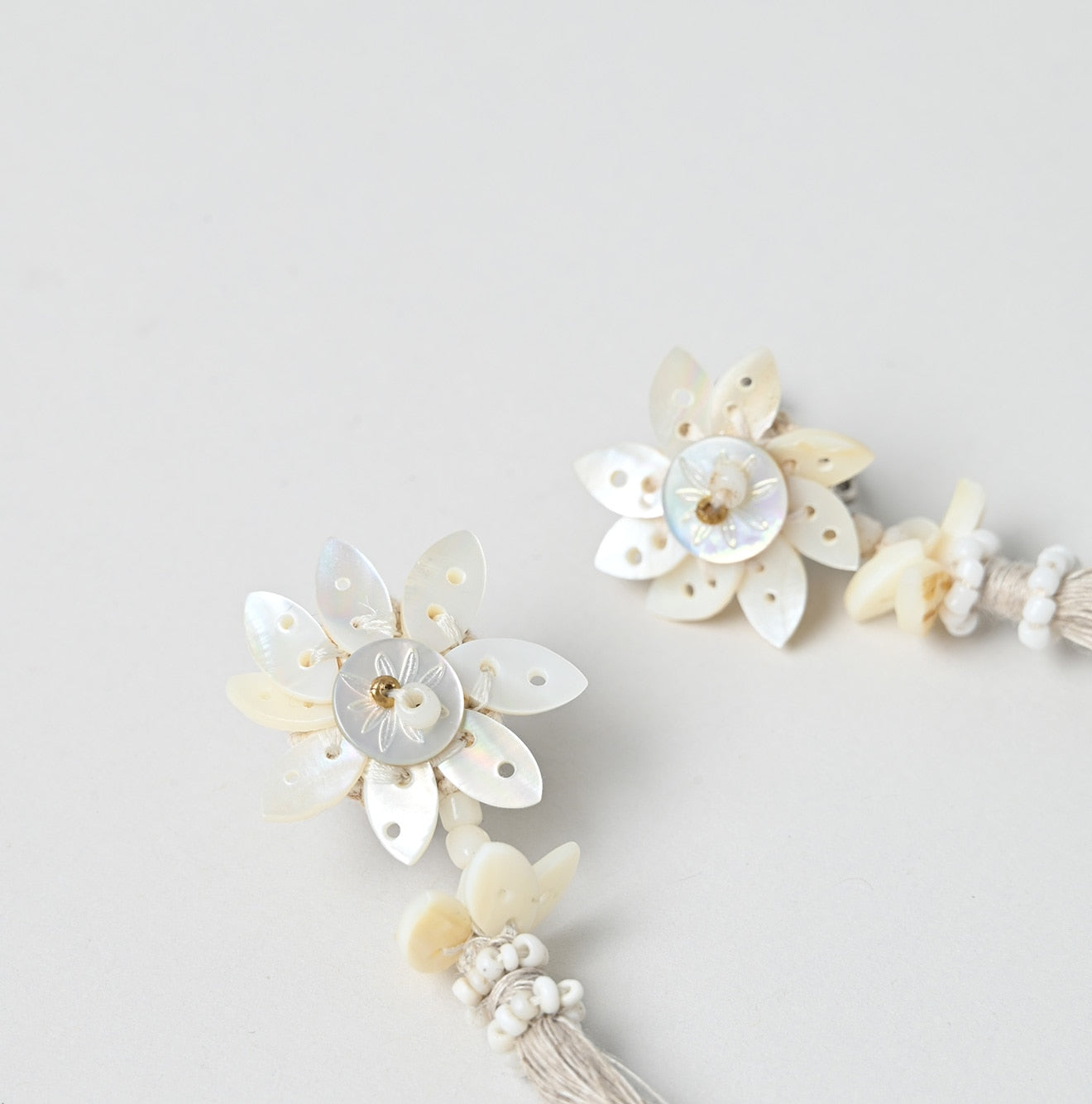 SUN Shell Flower Earrings Detail