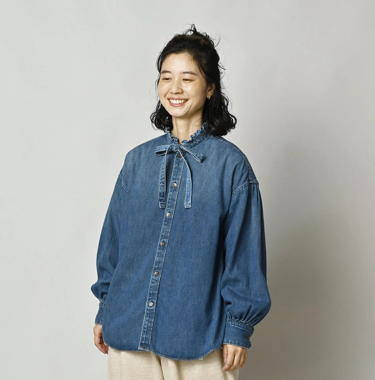 45 Petit Denim Long-Sleeve Bow-Tie Coupé Shirt DIstressed