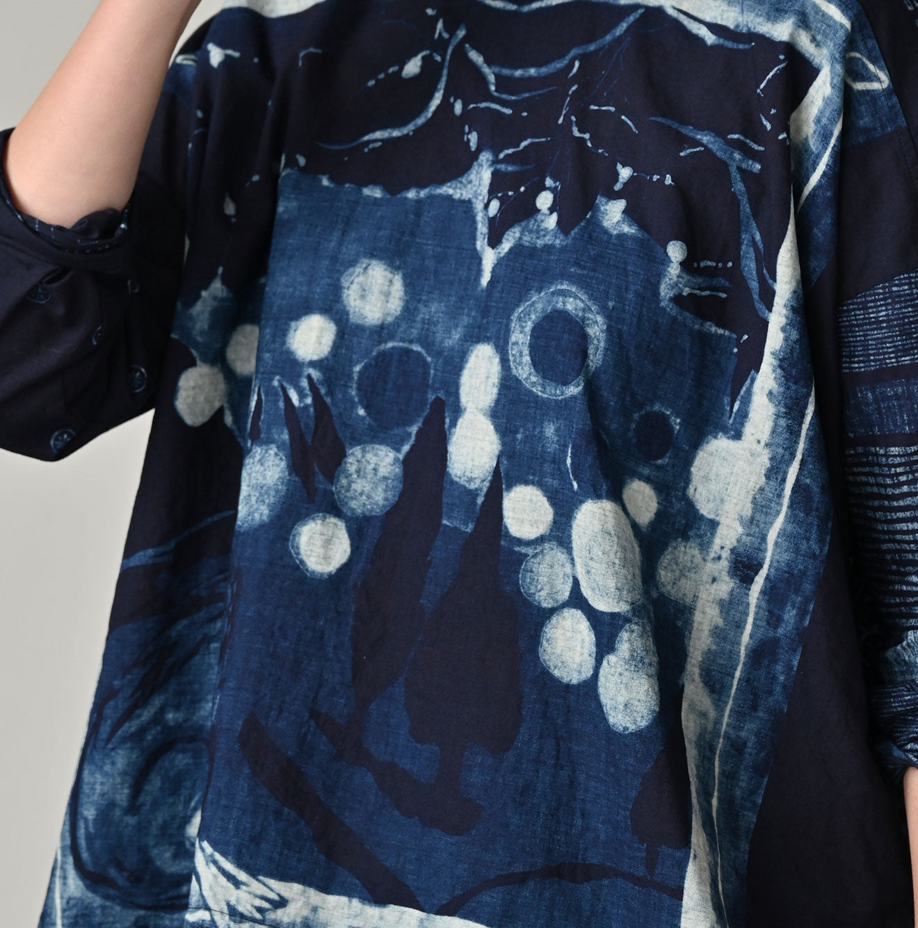 Indigo Picture Book Bandana Blouse Detail