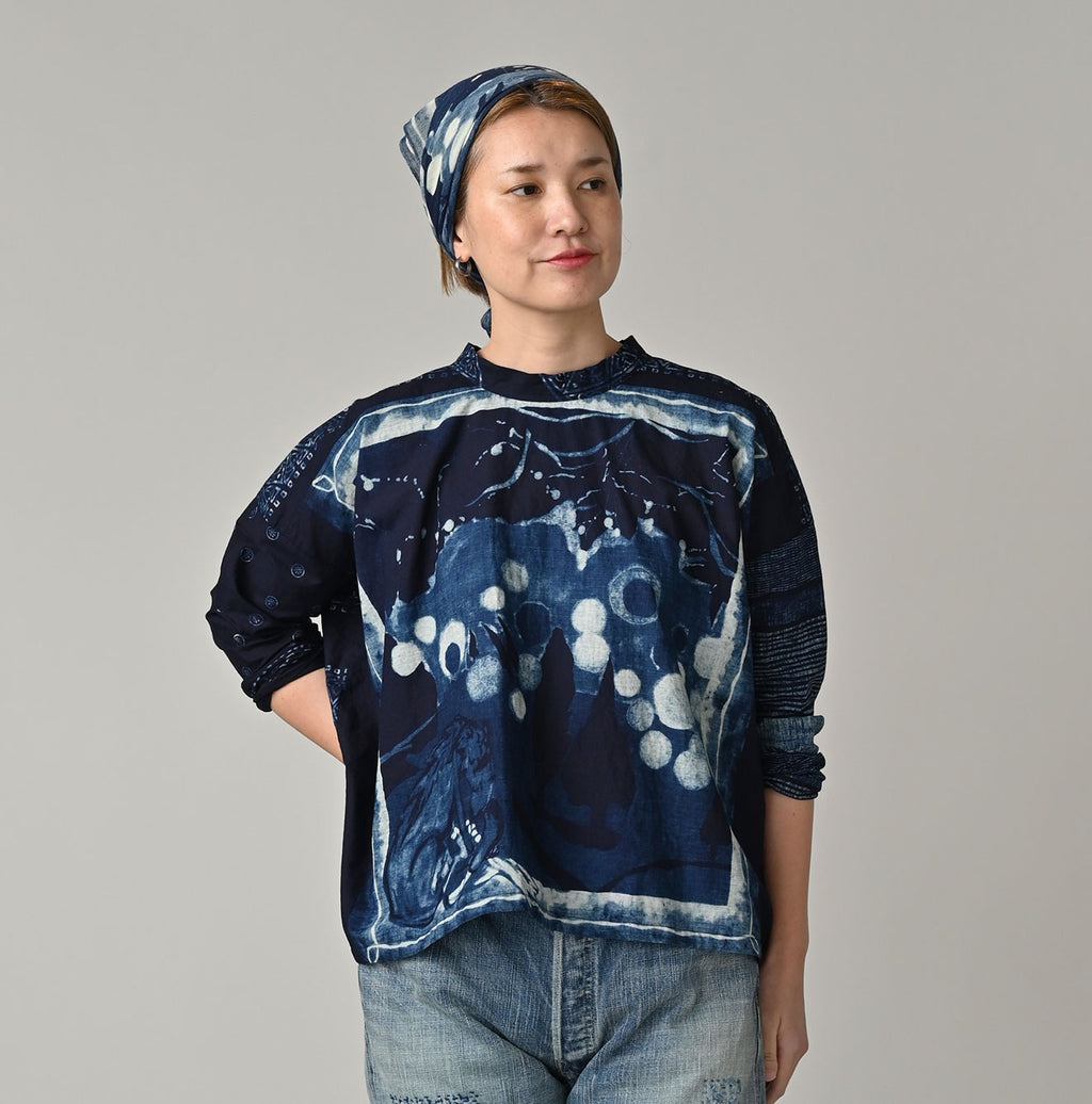Indigo Picture Book Bandana Blouse Female Model